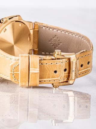 Patek Philippe 7010R with closed clasp