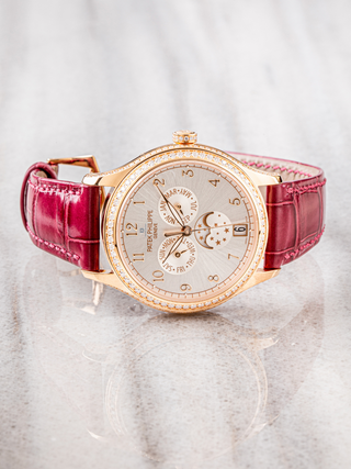 The zoomed-in picture highlights the Crown set with 14 diamonds and the case set with 141 diamonds