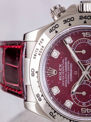 Rolex Daytona 116519 dial shows the brand name of Oyster Perpetual officially certified superlative cosmograph