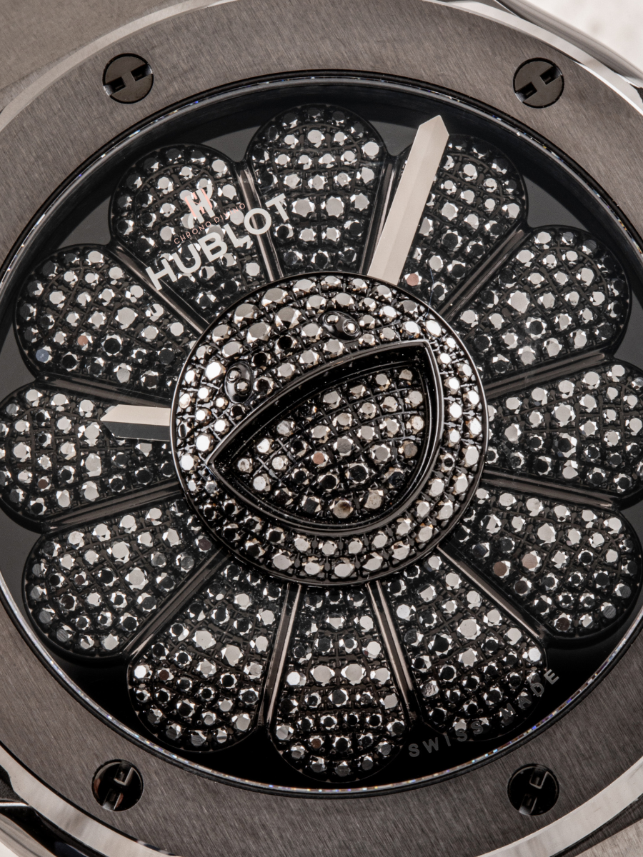 The semi-visible dial of Hublot Takashi Murakami