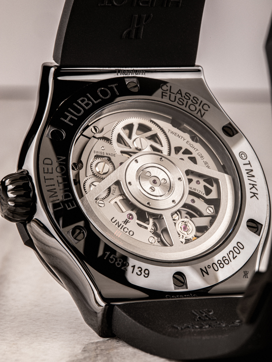 The transparent back with visible gears of Hublot Takashi Murakami