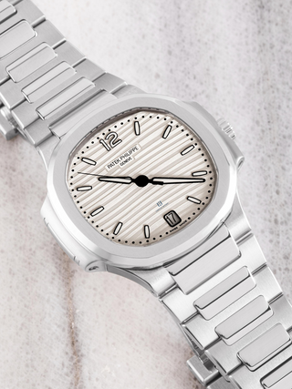 Patek Philippe 7118/1A placed diagonally