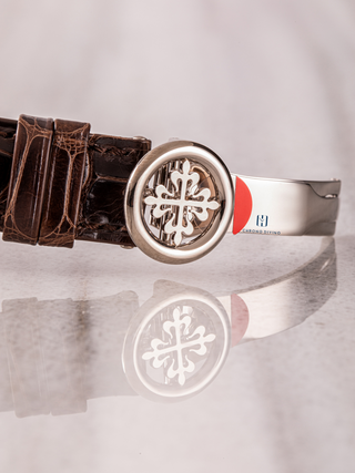 The logo of Patek Philippe 5172G with the brown Alligator leather has been highlighted in the image
