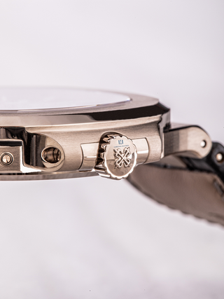 Close-up of Patek Philippe 5712G with its crown