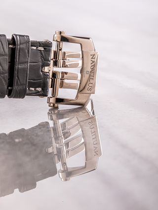 Close-up of Patek Philippe 5712G clasp
