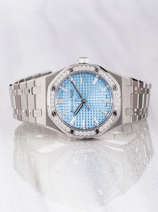 Audemars Piguet 77451ST horizontally placed