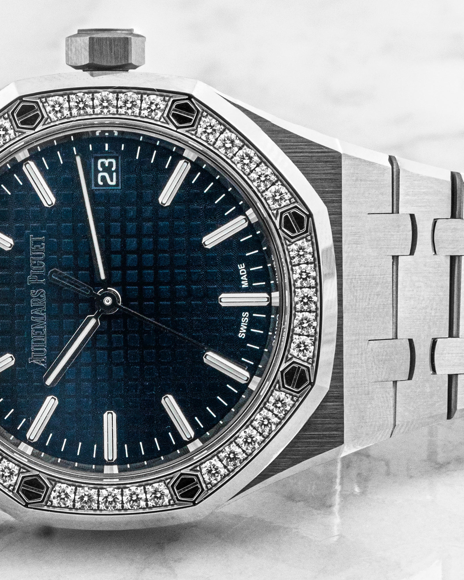 Audemars Piguet Royal Oak Selfwinding "50ᵀᴴ Anniversary" Ref. 77451ST.ZZ.1361ST.02