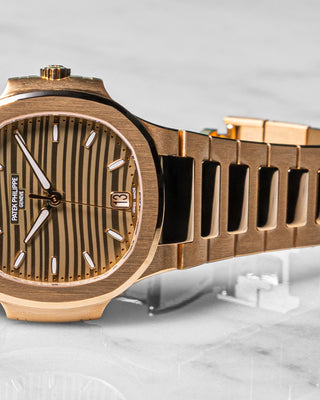 Patek Philippe 7118/1R-010 DATE. SWEEP SECONDS.