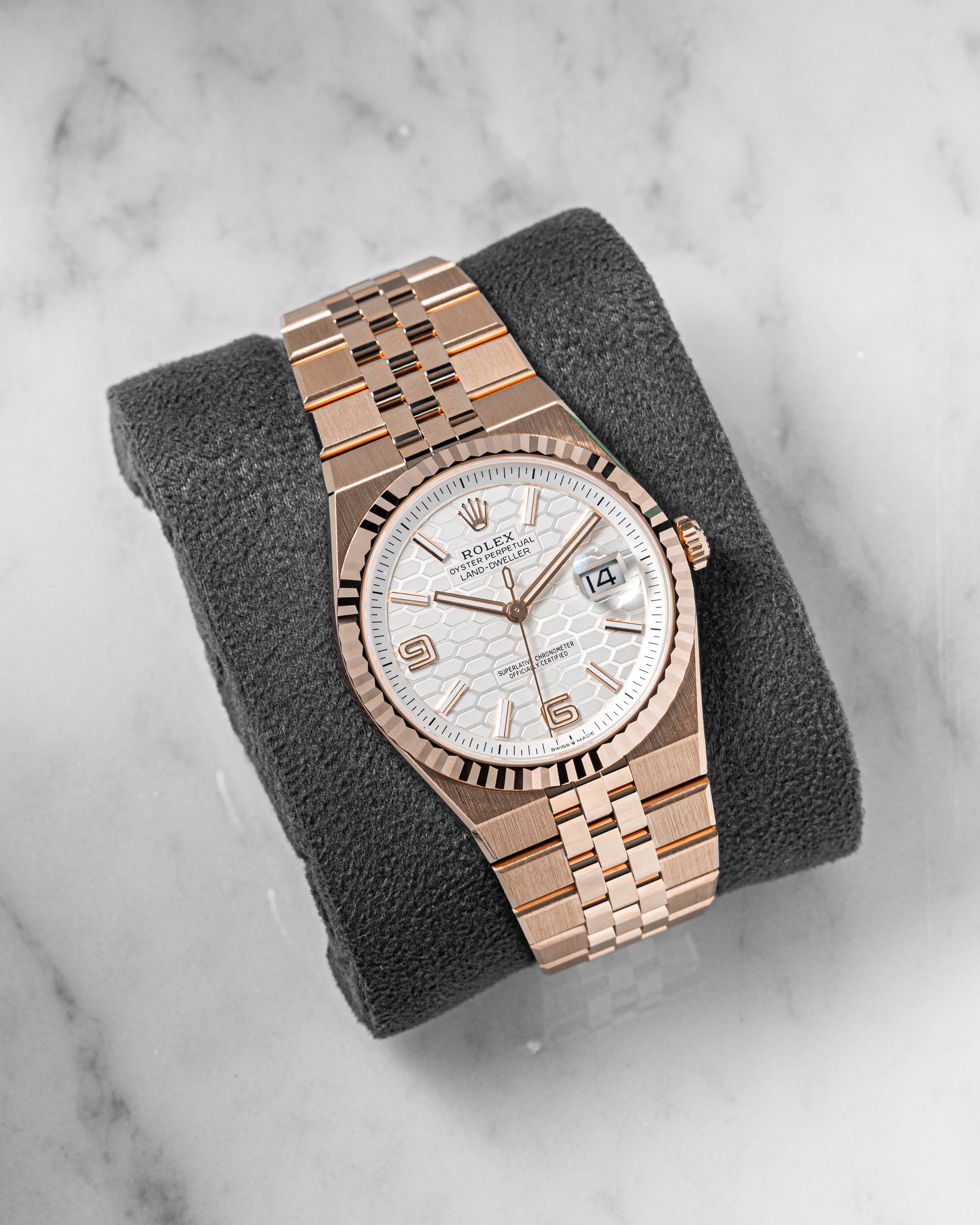Rolex Land-Dweller 40 Oyster, 40 mm, Everose gold Reference 127335
