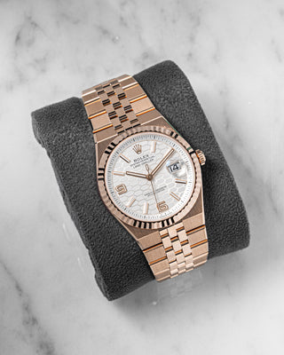 Rolex Land-Dweller 40 Oyster, 40 mm, Everose gold Reference 127335