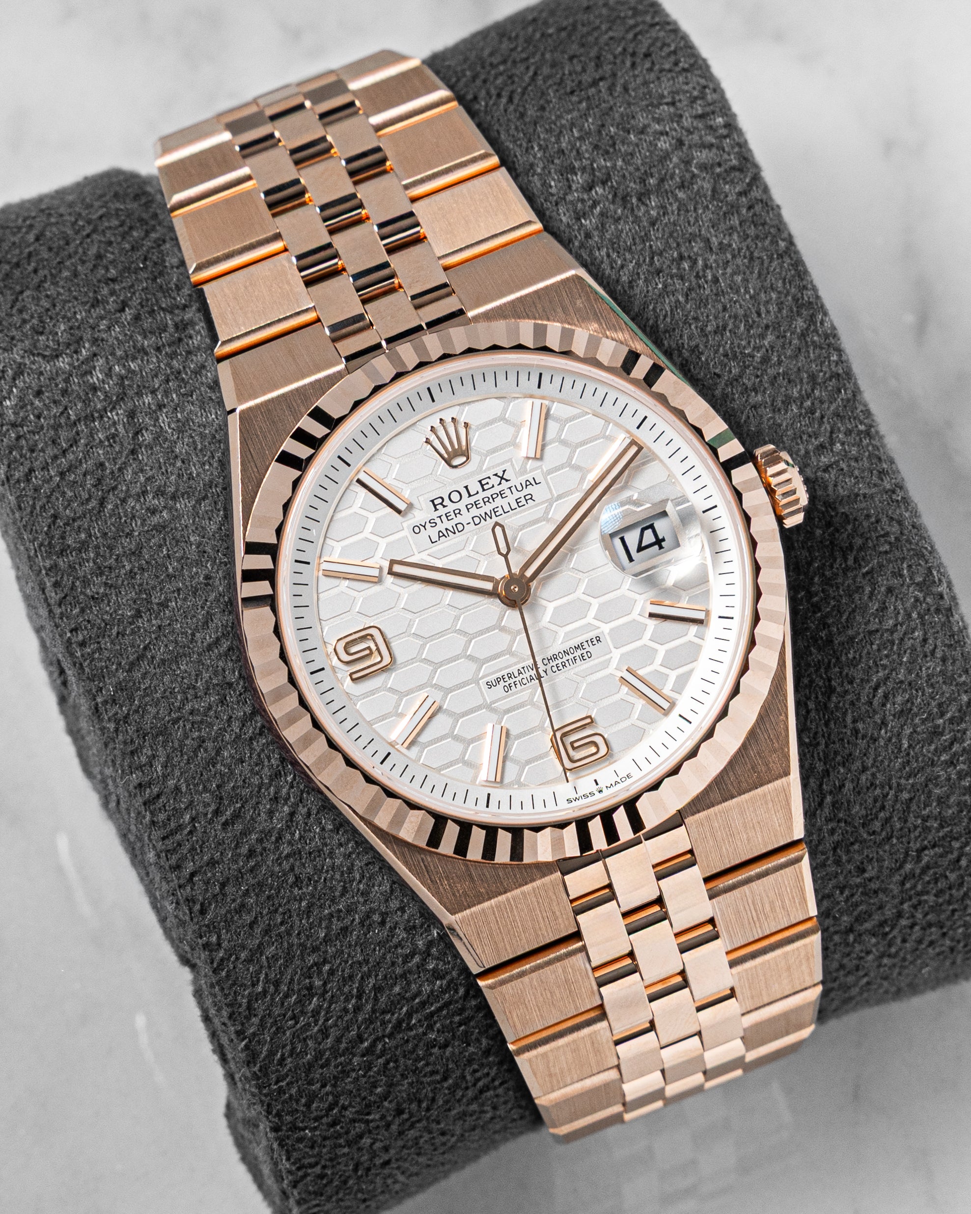 Rolex Land-Dweller 40 Oyster, 40 mm, Everose gold Reference 127335