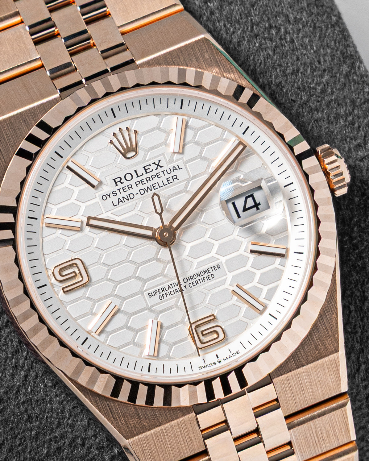 Rolex Land-Dweller 40 Oyster, 40 mm, Everose gold Reference 127335