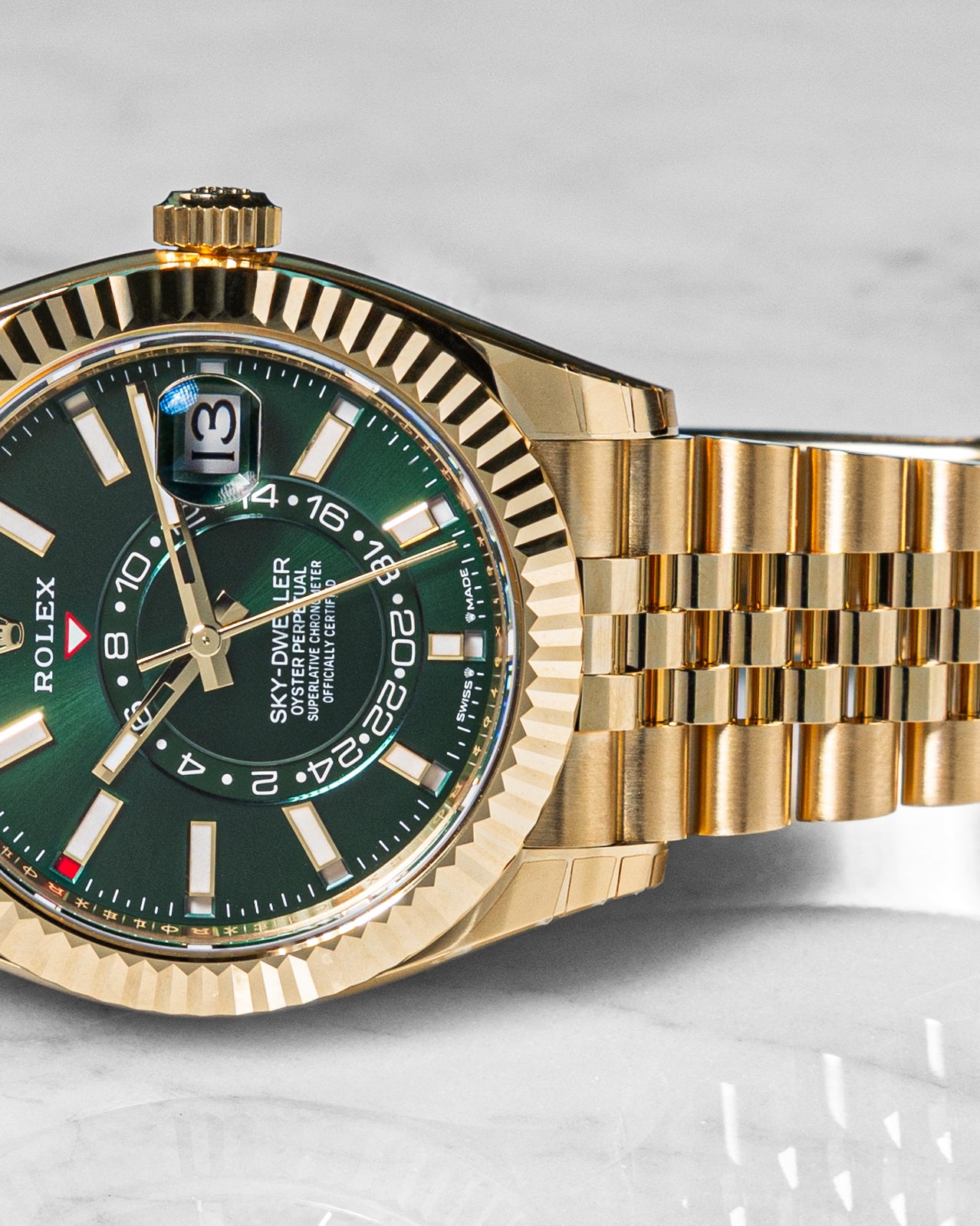 Rolex Sky-Dweller Oyster, 42 mm, yellow gold Reference 336938